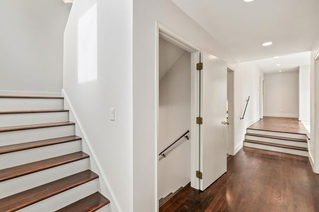 2501 Fuller Road, West Des Moines, IA 50265