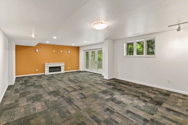 2501 Fuller Road, West Des Moines, IA 50265
