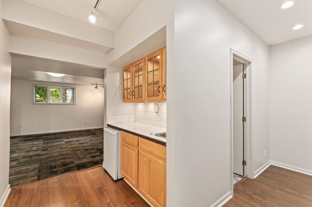 2501 Fuller Road, West Des Moines, IA 50265