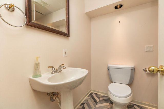 2501 Fuller Road, West Des Moines, IA 50265