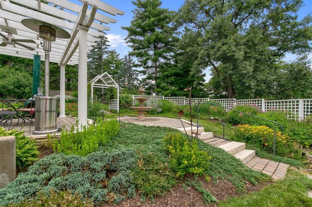 2501 Fuller Road, West Des Moines, IA 50265