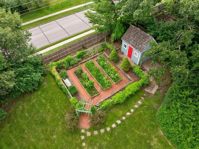 2501 Fuller Road, West Des Moines, IA 50265