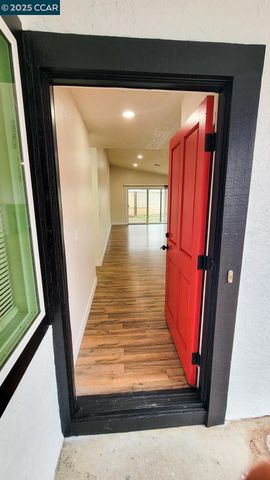 323 Filbert Ct, Oakley, CA 94561