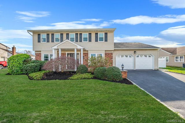 128 Pace Drive S, West Islip, NY 11795