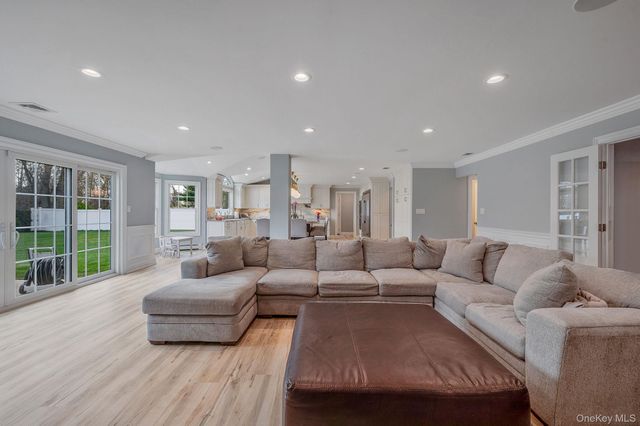 128 Pace Drive S, West Islip, NY 11795