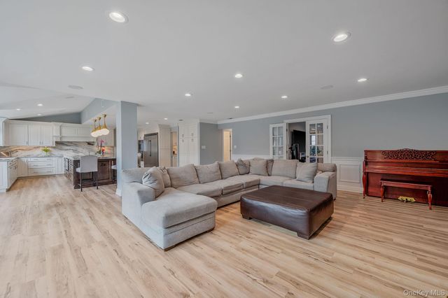 128 Pace Drive S, West Islip, NY 11795