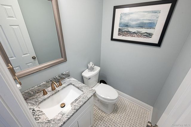 128 Pace Drive S, West Islip, NY 11795