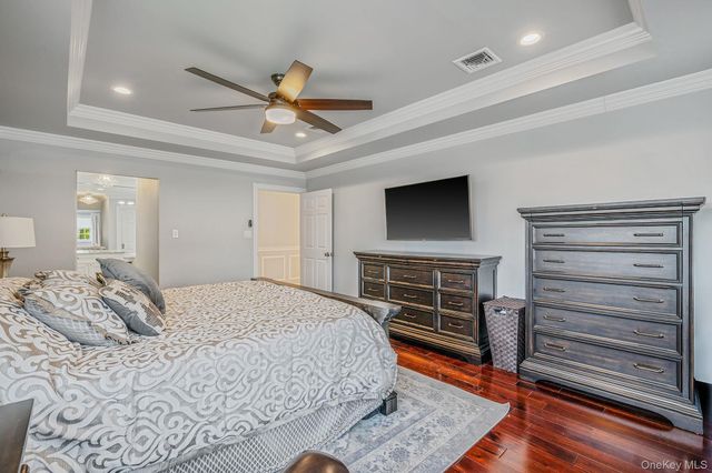 128 Pace Drive S, West Islip, NY 11795