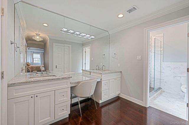 128 Pace Drive S, West Islip, NY 11795