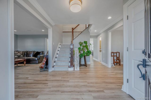 128 Pace Drive S, West Islip, NY 11795