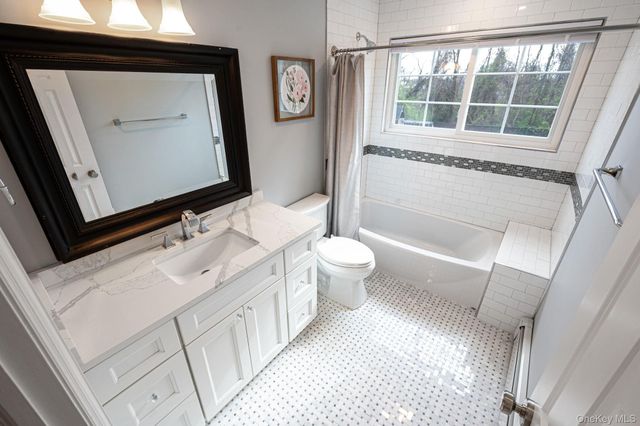 128 Pace Drive S, West Islip, NY 11795