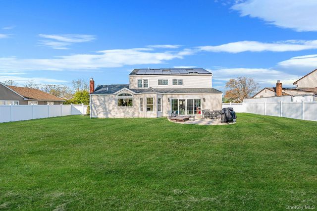 128 Pace Drive S, West Islip, NY 11795