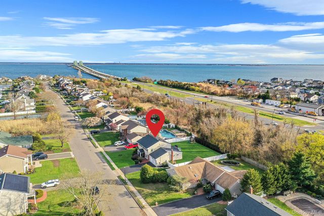 128 Pace Drive S, West Islip, NY 11795
