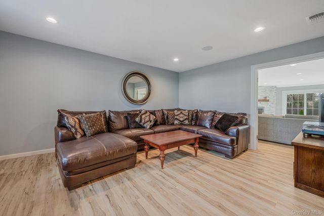 128 Pace Drive S, West Islip, NY 11795