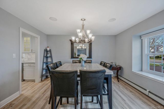 128 Pace Drive S, West Islip, NY 11795