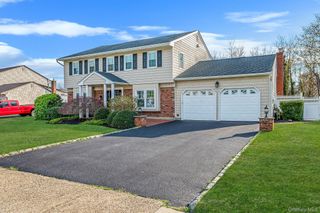 128 Pace Drive S, West Islip, NY 11795