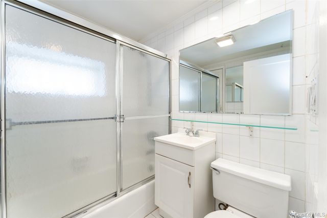 16 Eighth Street, Carle Place, NY 11514