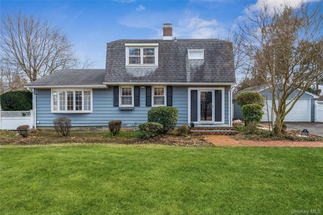 16 Eighth Street, Carle Place, NY 11514