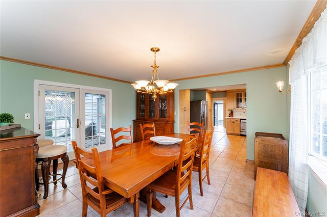 16 Eighth Street, Carle Place, NY 11514