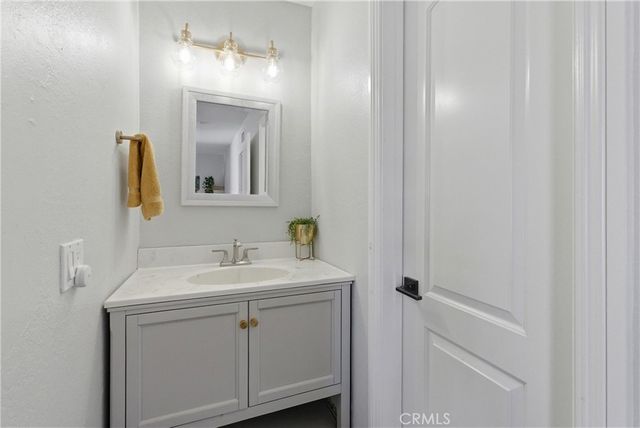 2100 W Palmyra 33, Orange, CA 92868