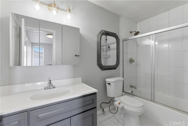 2100 W Palmyra 33, Orange, CA 92868