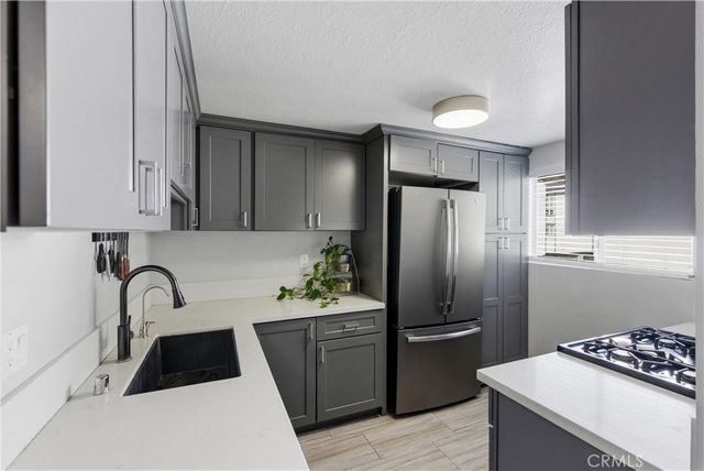 2100 W Palmyra 33, Orange, CA 92868