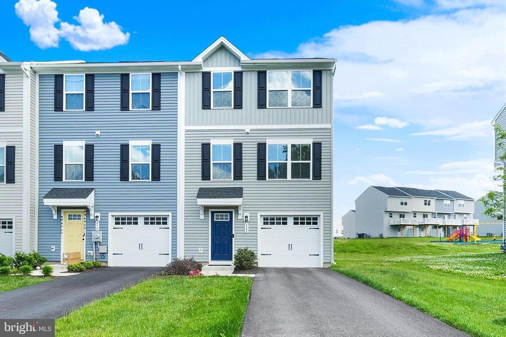 222 HAMILTON LN, Coatesville, PA 19320
