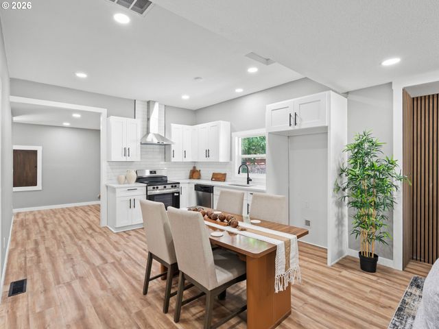 8042 Se TOLMAN St, Portland, OR 97206