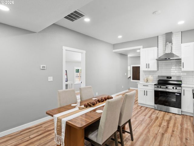 8042 Se TOLMAN St, Portland, OR 97206