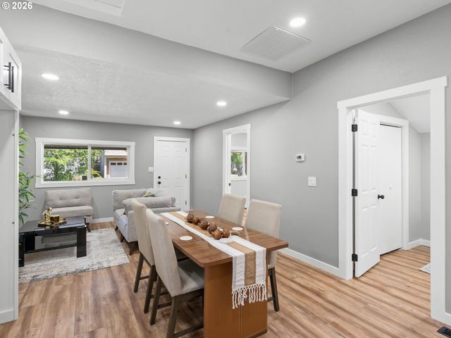 8042 Se TOLMAN St, Portland, OR 97206