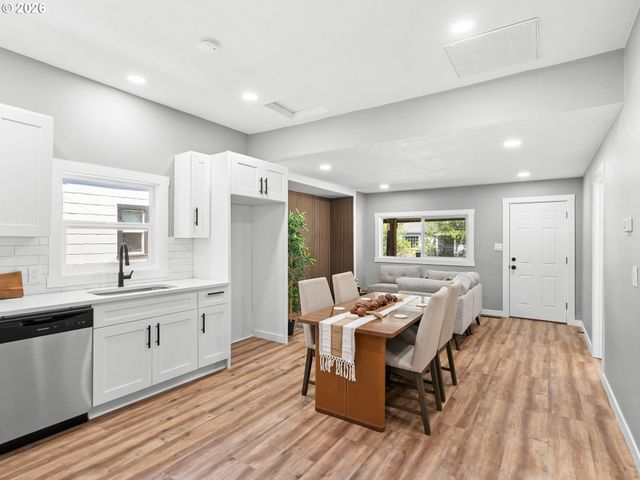 8042 Se TOLMAN St, Portland, OR 97206