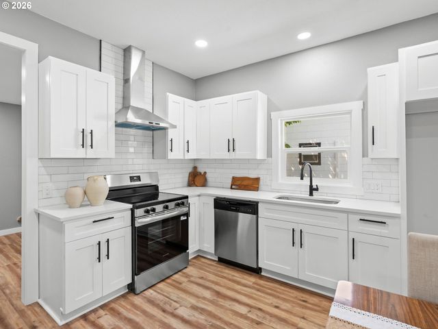 8042 Se TOLMAN St, Portland, OR 97206