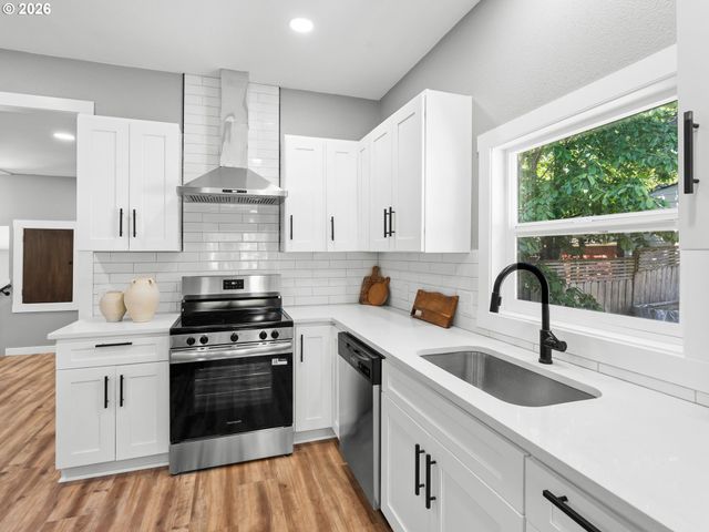 8042 Se TOLMAN St, Portland, OR 97206