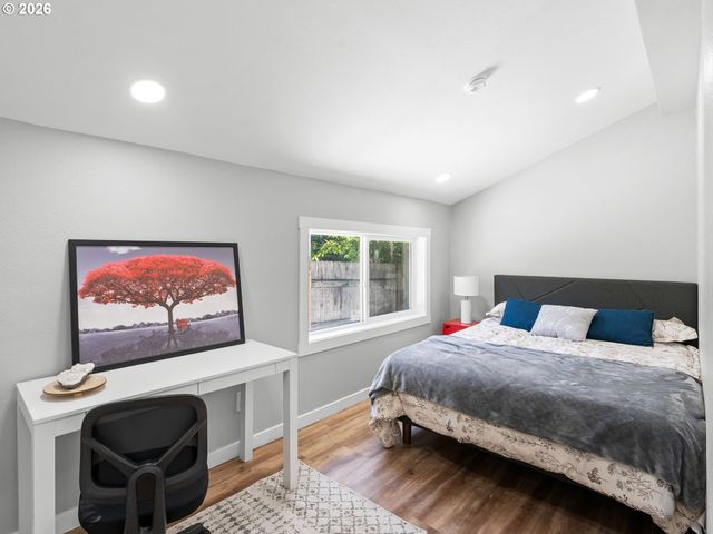 8042 Se TOLMAN St, Portland, OR 97206