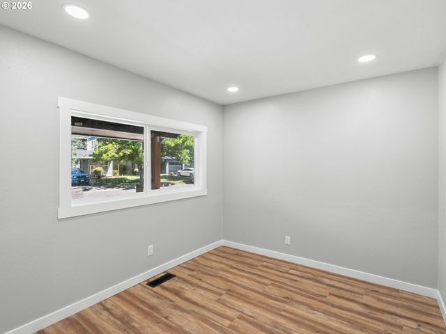 8042 Se TOLMAN St, Portland, OR 97206