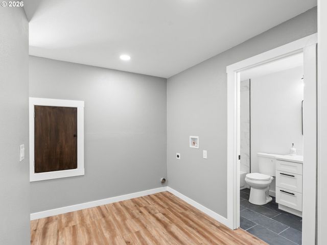 8042 Se TOLMAN St, Portland, OR 97206