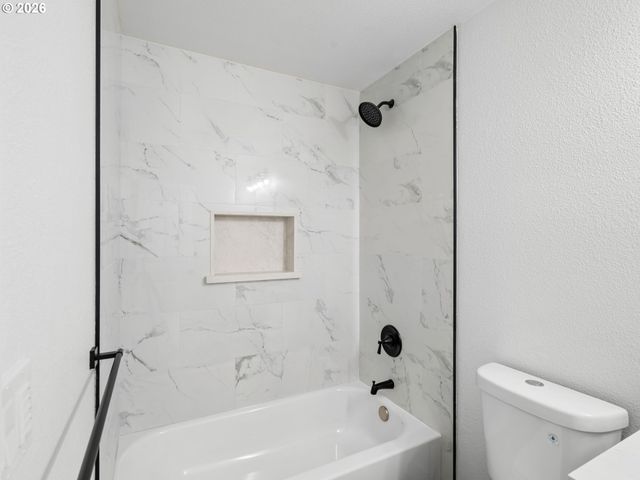 8042 Se TOLMAN St, Portland, OR 97206