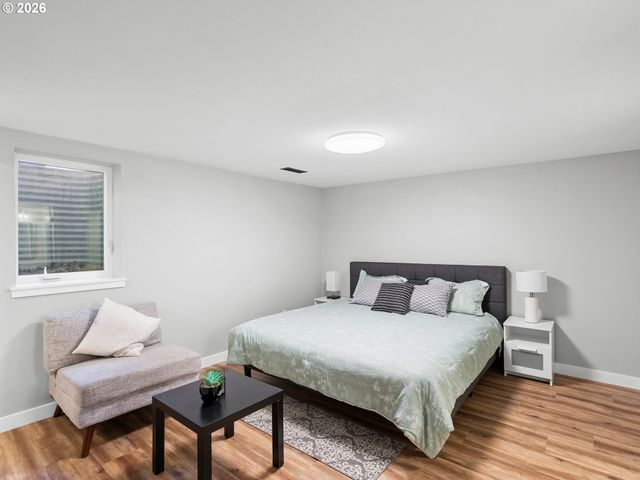 8042 Se TOLMAN St, Portland, OR 97206