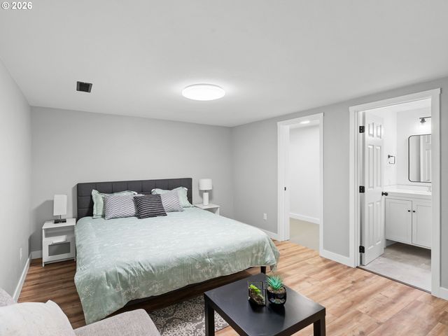 8042 Se TOLMAN St, Portland, OR 97206