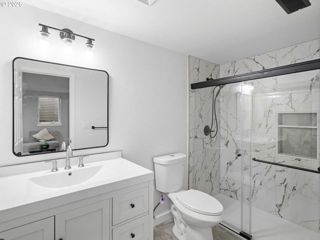 8042 Se TOLMAN St, Portland, OR 97206