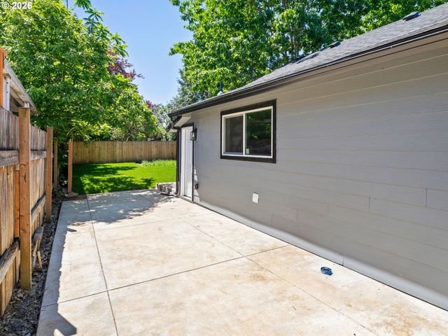 8042 Se TOLMAN St, Portland, OR 97206