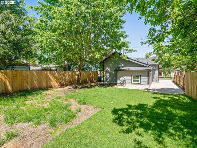 8042 Se TOLMAN St, Portland, OR 97206