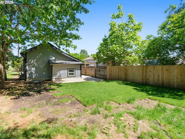 8042 Se TOLMAN St, Portland, OR 97206