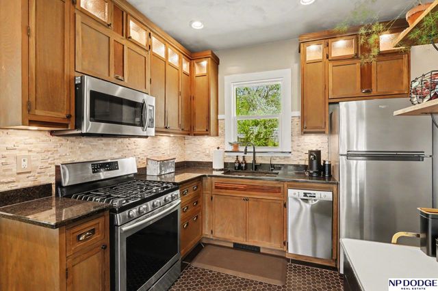 2008 S 58 Street, Omaha, NE 68106