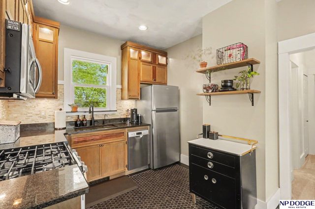 2008 S 58 Street, Omaha, NE 68106