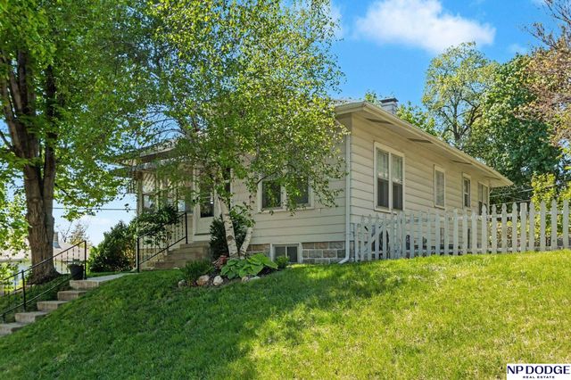 2008 S 58 Street, Omaha, NE 68106