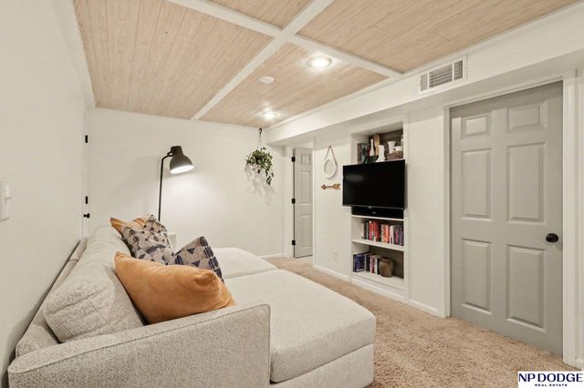 2008 S 58 Street, Omaha, NE 68106