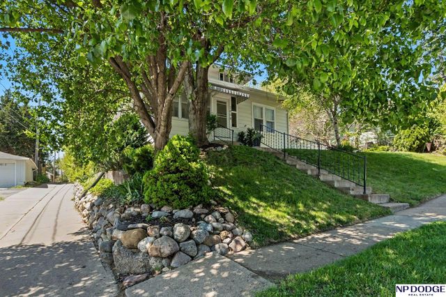 2008 S 58 Street, Omaha, NE 68106