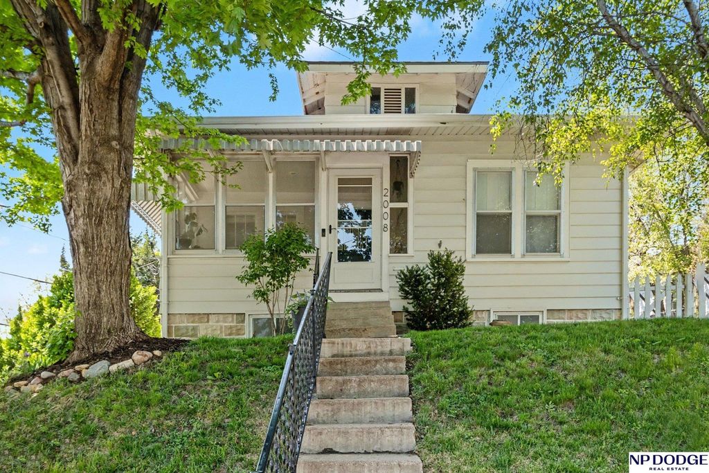 2008 S 58 Street, Omaha, NE 68106