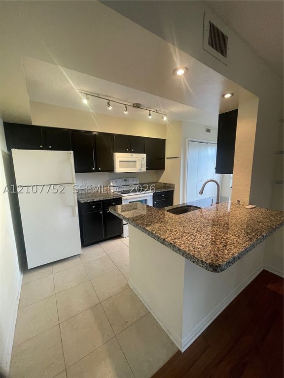 2831 N Oakland Forest Dr 211, Oakland Park, FL 33309